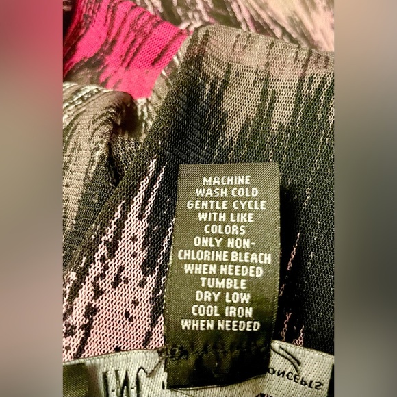 INC Dress w/ bat-wing short sheer sleeves. SIZE Large - Picture 8 of 9